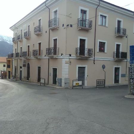 Palazzo Camelot, 19 Via Nazionale Appartement San Demetrio ne' Vestini Buitenkant foto