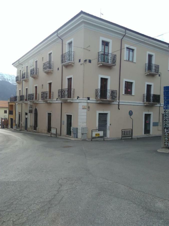 Palazzo Camelot, 19 Via Nazionale Appartement San Demetrio ne' Vestini Buitenkant foto